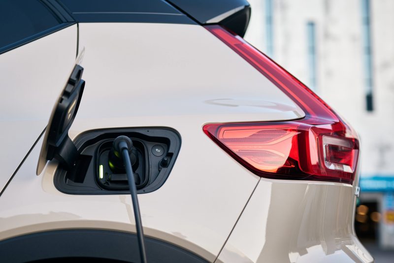 Commissione UE: nuove regole su sostenibilità e contenuto europeo negli appalti per l’auto elettrica