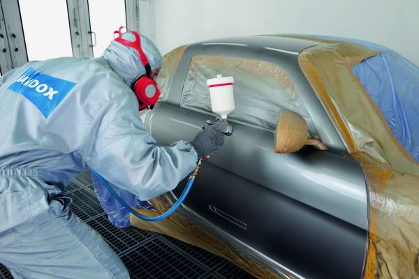 SPECIALE MANO UNICA: Standox precisione della tinta