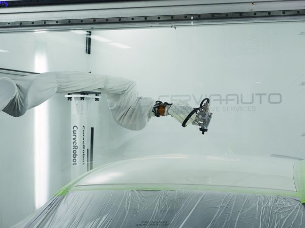 CurveRobot T1000: il robot che rivoluziona la verniciatura auto