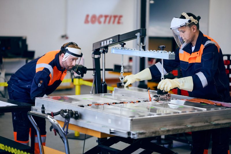 Veicoli elettrici: da LOCTITE nuove soluzioni per riparare BATTERIE e sistemi E-DRIVE