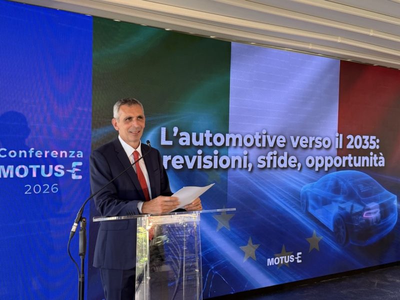 Auto elettriche: l’Italia può risparmiare fino a 41,5 milioni di barili di petrolio all’anno al 2035