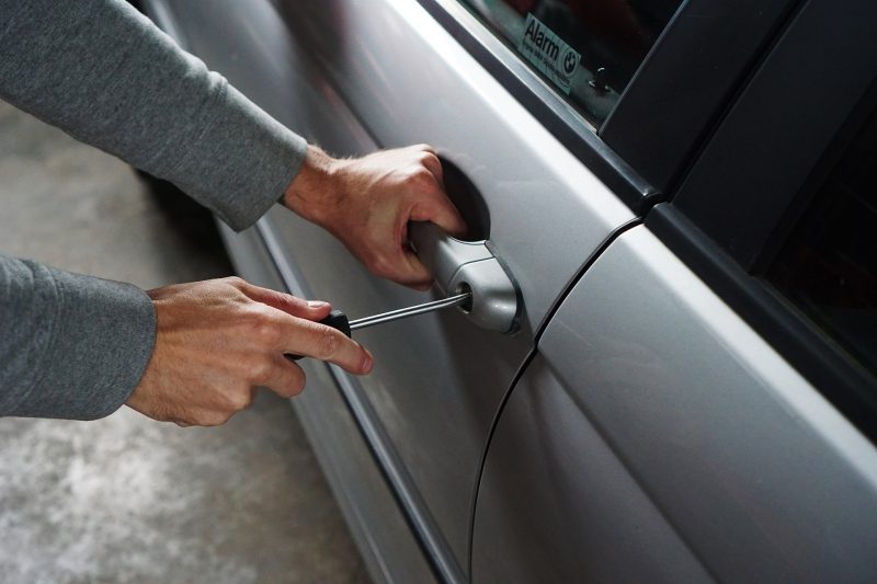 Boom di furti parziali di auto in Italia