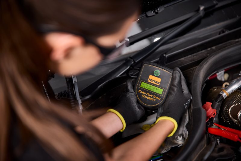 Manutenzione dei freni sui veicoli elettrici: cosa devono sapere le officine