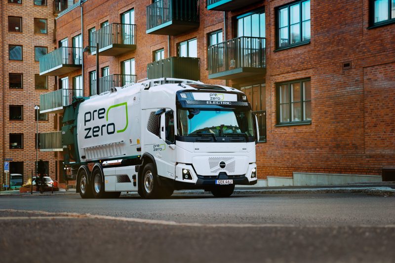 35 camion elettrici Volvo all’azienda di gestione rifiuti PreZero