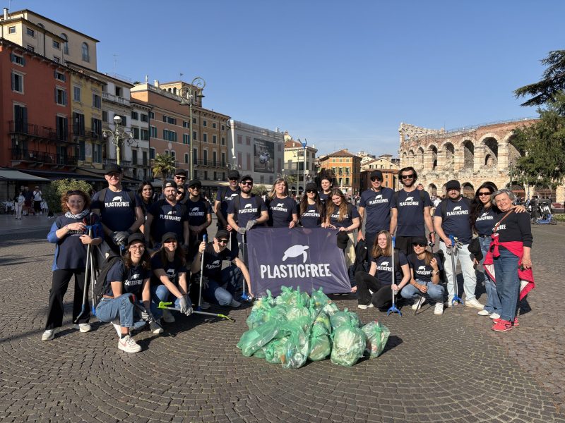 Earth Day: i collaboratori di MAN Truck & Bus Italia ripuliscono Verona