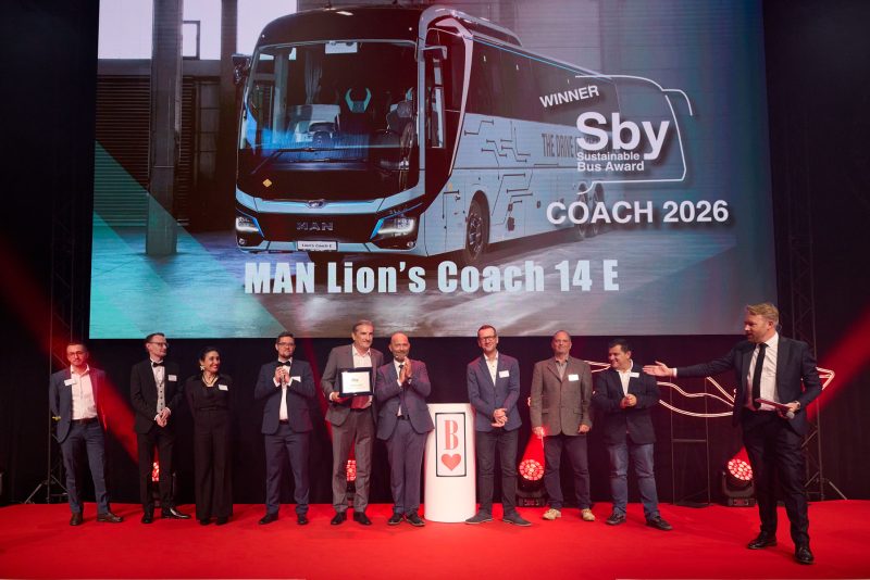 MAN Lion’s Coach E eletto “Sustainable Bus of the Year 2026”