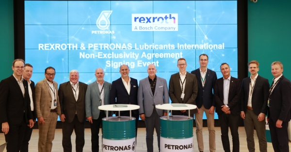 Bosch Rexroth e PETRONAS Lubricants International insieme per sviluppare fluidi idraulici e UTTO di origine biologica