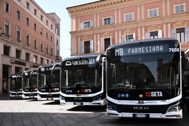 MAN Truck & Bus Italia consegna 7 nuovi MAN Lion’s City 12E a SETA S.p.A.