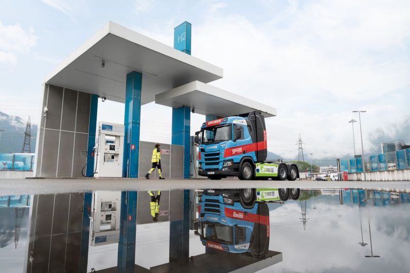 Gruber Logistics e Scania: pionieri dell’idrogeno in Italia con il primo camion in prova su strada