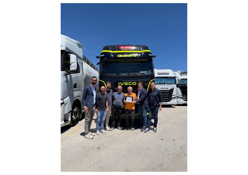 Dal debutto al Misano Grand Prix Truck alla prima consegna: l’IVECO S-Way VR46 Racing Team a Ciccimarra Trasporti, primo dei 46 esemplari della serie limitata
