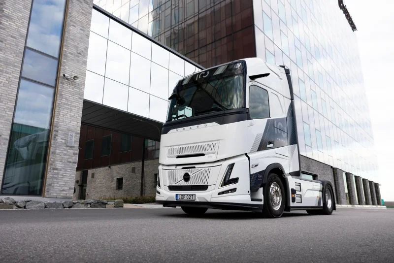 Volvo: camion in edizione speciale per il centenario