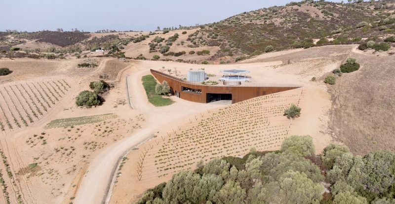 Tenute Maestrale: la cantina ipogea che si integra nel paesaggio della Sardegna