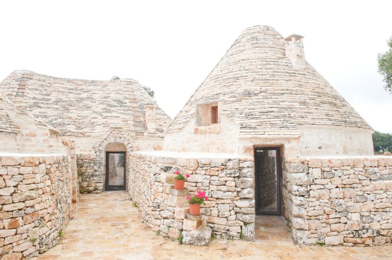 Ristrutturazione dei trulli a Noci con serramenti Eku