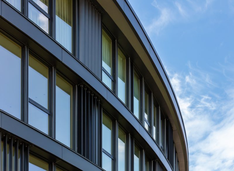 Uniform Skydeck: serramenti su misura per la residenza affacciata sul lago di Lugano