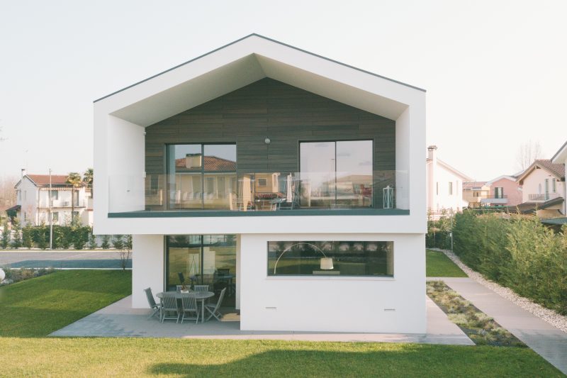 Serramenti minimali EKU per ville contemporanee a Treviso