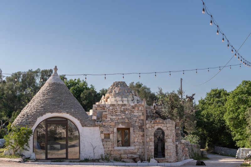 Serramenti Secco Sistemi in acciaio corten nella Masseria San Paolo: luce, architettura e identità del luogo