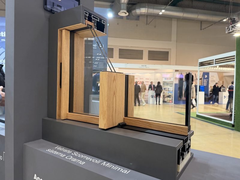 Agostini – Orama presenta il nuovo scorrevole minimale in legno