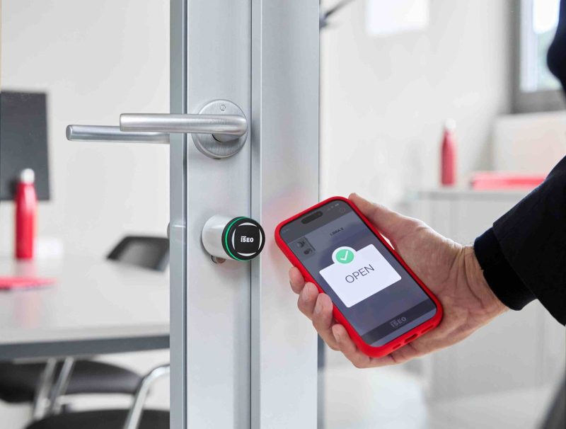 Libra X, il cilindro smart di ISEO per accessi connessi