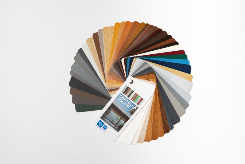 Nuova mazzetta colori finestre Veka: 17 finiture subito disponibili