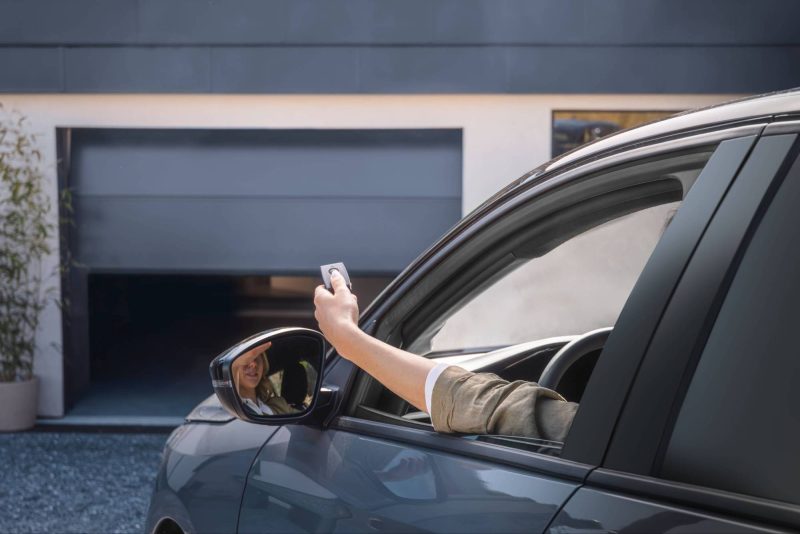 Somfy SERENIA io: il nuovo motore per porte da garage eco-progettato e connesso