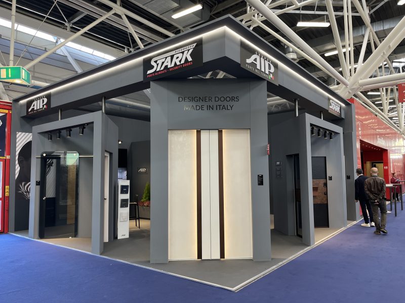Stark: nuova porta blindata e nuovo rivestimento tra sicurezza, isolamento e design