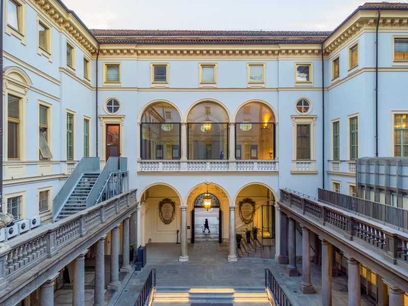 Palazzo Turinetti, luce e storia a Torino con i serramenti in acciaio zincato Secco Sistemi