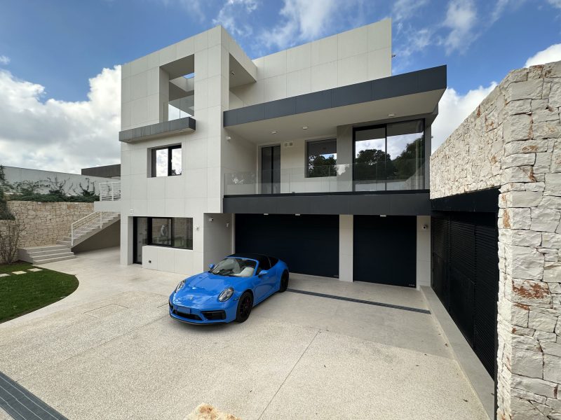 Chiusure efficienti per una villa sostenibile a Putignano