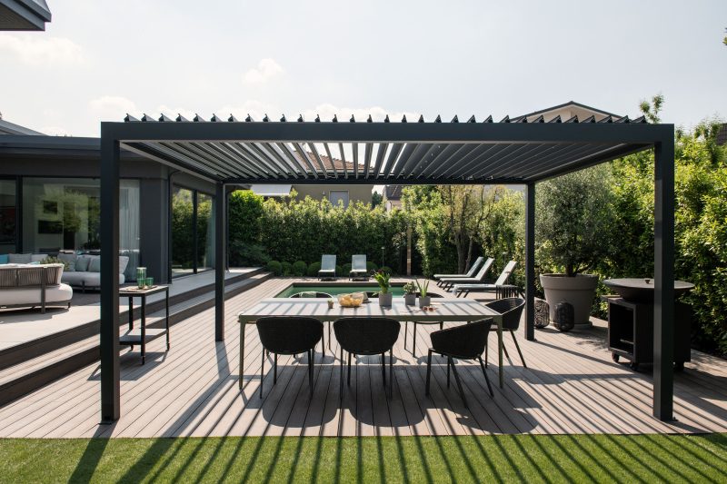 Pergola bioclimatica Movie Gibus: design essenziale e comfort smart per vivere l’outdoor