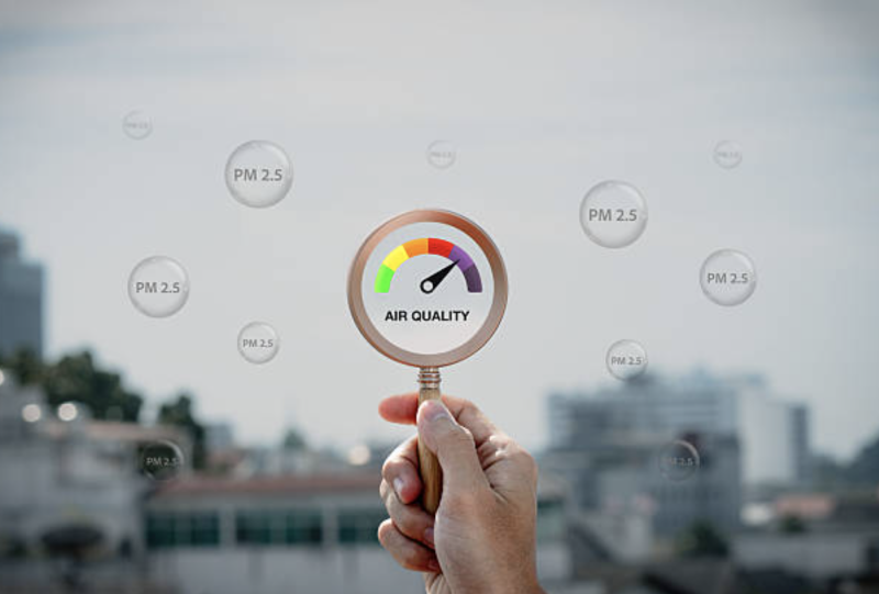 Qualità dell’aria indoor: quali inquinanti monitorare negli edifici commerciali?