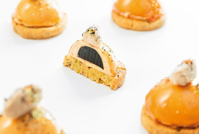 Parfait di foie gras con cuore di aceto balsamico e sablée al pistacchio