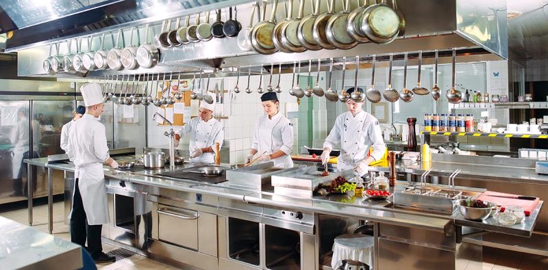 Le 5 migliori scuole di cucina in Italia per diventare cuoco o pasticcere: programmi, prezzi e agevolazioni per corsi professionali lunghi