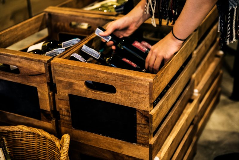L’evoluzione dell’enoteca: come l’e-commerce di qualità sta democratizzando il vino d’autore