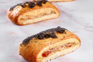 Bacon suisse, uova di quaglia e tartufo