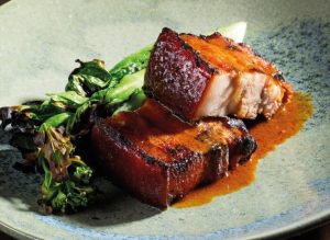 asado di maiale trigrinto, fondo bruno al miso e brace