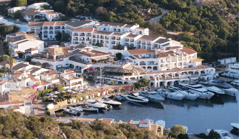 Estate 2026: IYO sbarca in Sardegna con IYO Poltu Quatu