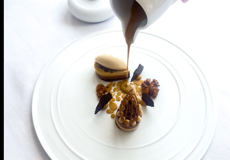 Cioccolato, noci, schiaccianoci e miso