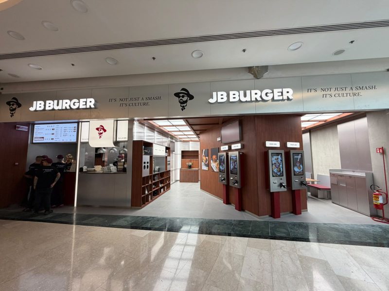 JB Burger sbarca a Roma e Torino: lo smash burger di Joe Bastianich è pronto a conquistare l’Italia