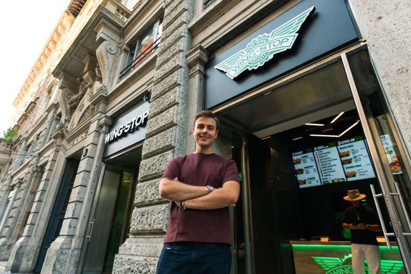 Wingstop, il pollo fritto USA firmato Bastianich sbarca a Milano