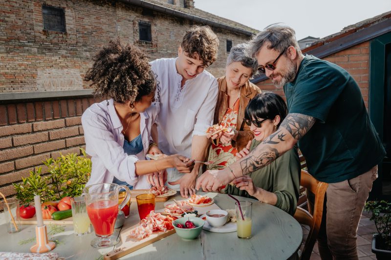 Il tagliere d’autore: come l’alta salumeria italiana incontra le stagioni per aperitivi e cene, con il parere degli esperti
