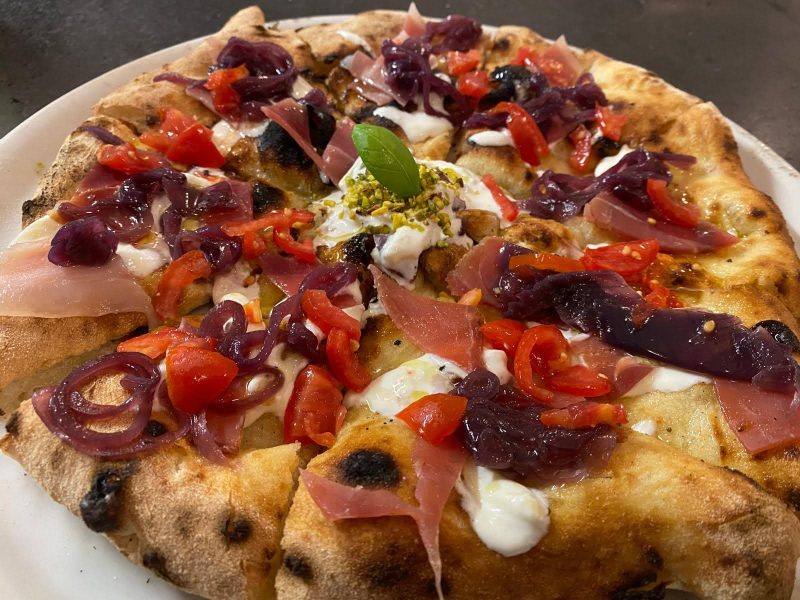 Giardino del Gusto, a Patti Marina la pizza ha il ritmo dell’estate siciliana (anche d’inverno)