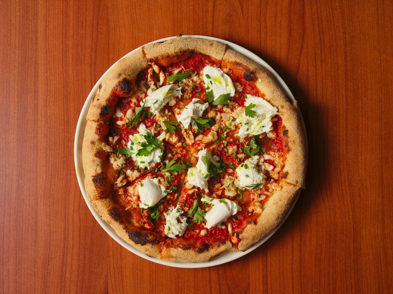 Pizza Granchio Blu: Berberè e Chiara Pavan trasformano un’emergenza del mare in una sfida di gusto