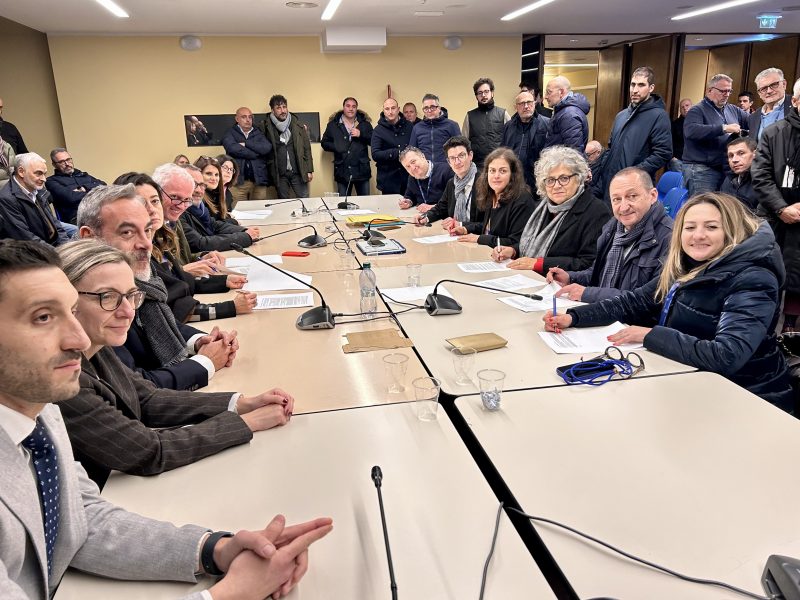 Rinnovo del CCNL Gomma-Plastica: aumenti e nuove tutele per 165mila addetti