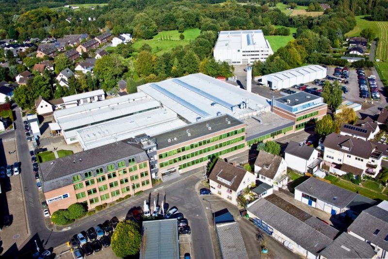 Brückner Group acquisisce Hennecke