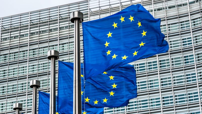 Crisi dell’industria della plastica in Europa: sei azioni per salvare il settore