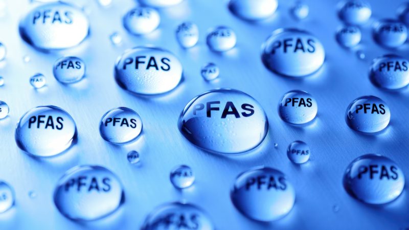 PFAS: Europa e USA divise tra sostituzione dei materiali e bonifica delle acque