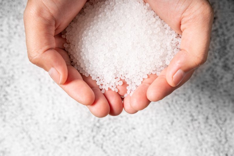Riciclare la plastica consumando l’80% di energia in meno: la svolta del MIT
