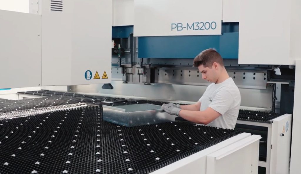 Pannellatrice ADH Italia presso AM Inox