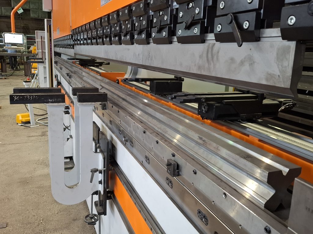 piegatrici Ermaksan con tavola di centinatura WILA, presso stabilimento Italiana Keller Grigliati