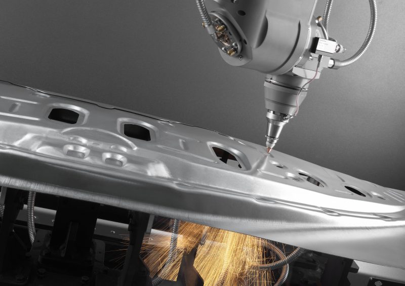 Taglio laser 3D: una sola macchina per lamiere stampate e tubi curvati