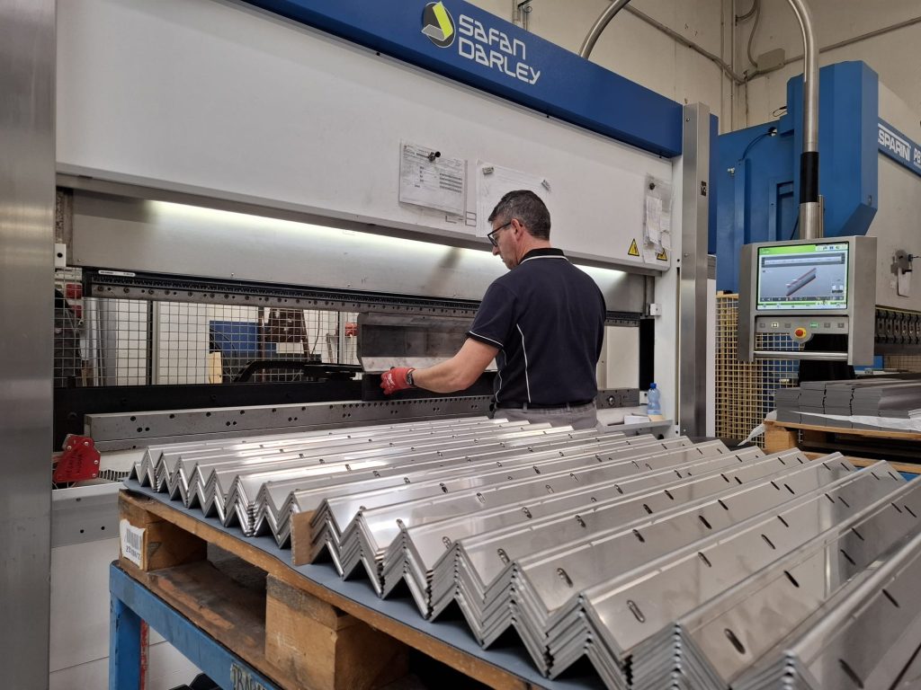 piegatura elettrica lamiera presso Eurotecnica